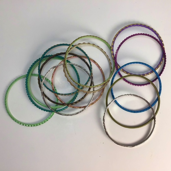 VTG Assorted Metal Plastic Bangles Lovely 90s Set of Assorted Bangle Bracelets - Picture 1 of 9